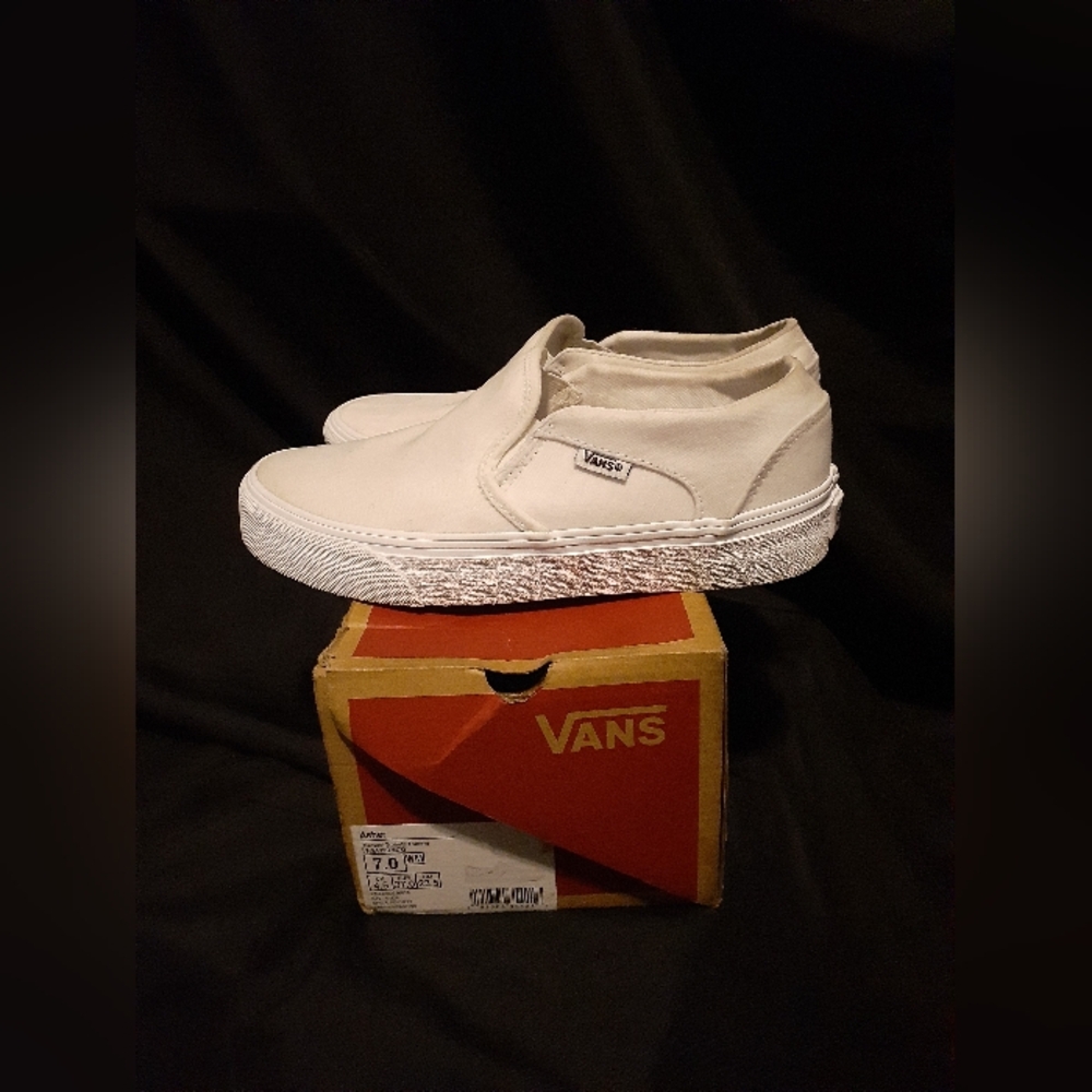 Van's slip on pure white size 7 womens/ 5.5 y mens